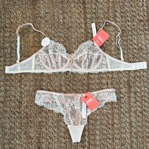 Me. By bendon Elegant Lace white baby pink underwire. Bra and lace Panty Set